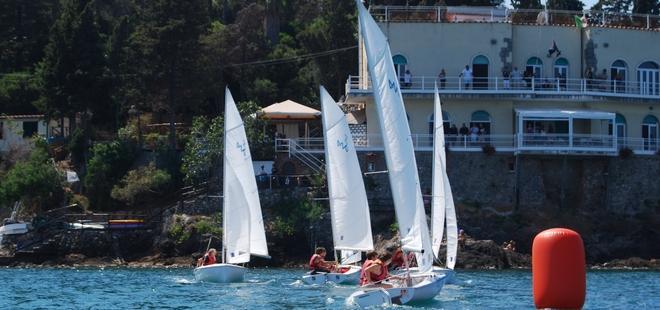 In 40 ai corsi estivi di scuola vela 