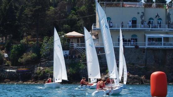 In 40 ai corsi estivi di scuola vela