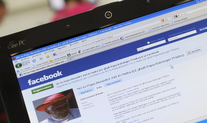 Geloso, minaccia un giovane su Facebook