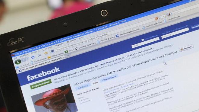 Geloso, minaccia un giovane su Facebook