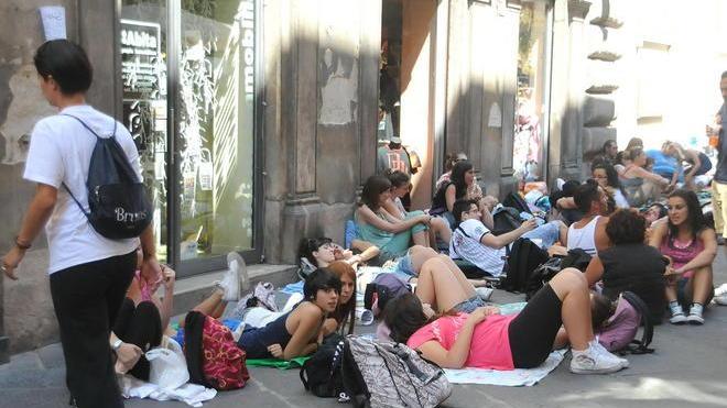 A dormire sotto le stelle per un posto in prima fila