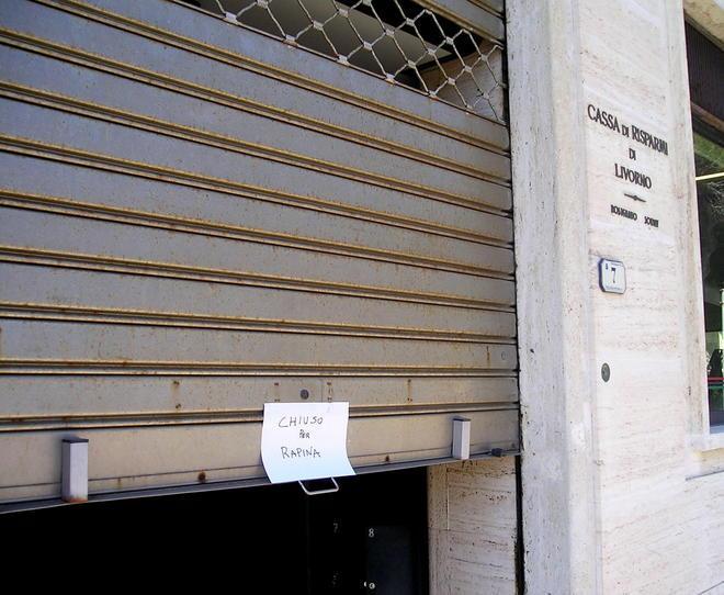 Rapina in banca a Rosignano: bottino di 12mila euro 