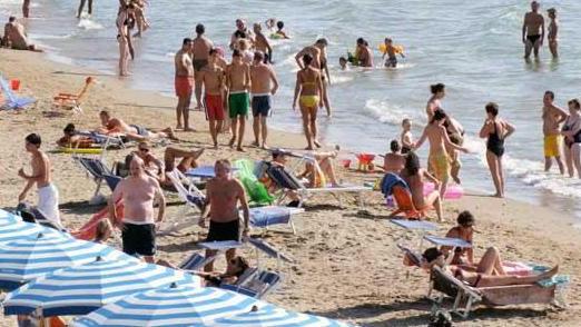 Gli stabilimenti crescono e c’è bagarre in Consiglio