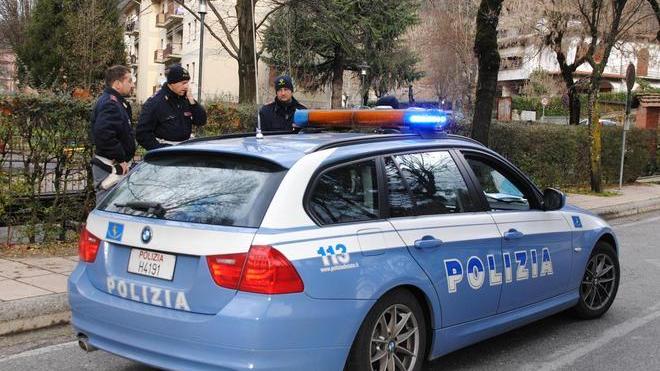 Prese due nomadi che tentavano di rubare in una casa