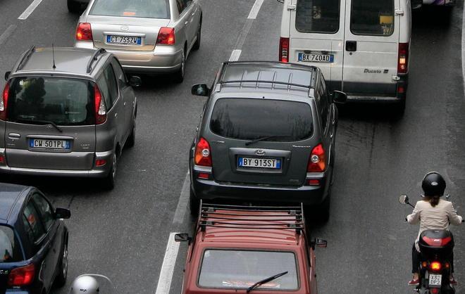 L’Aci: «Sbagliato chiudere il centro alle auto» 