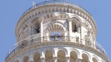 Troppi suicidi dalla Torre, installata rete metallica