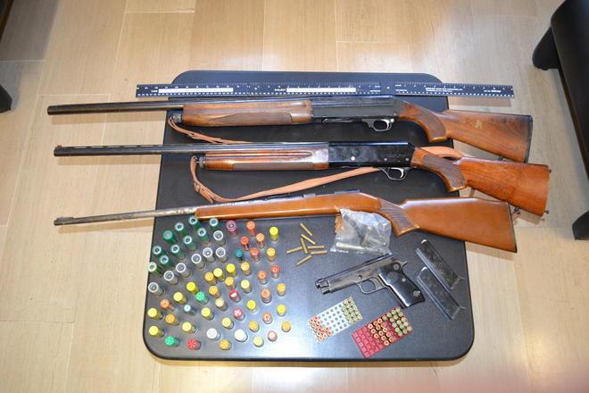 Lite in famiglia, la polizia sequestra tre fucili e una pistola 