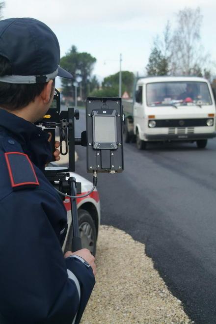 Autovelox mobile acceso anche di sera 