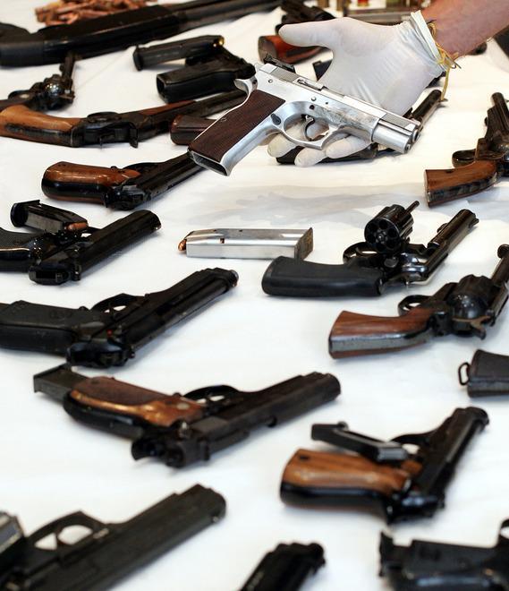 In casa un arsenale bellico: arrestato 