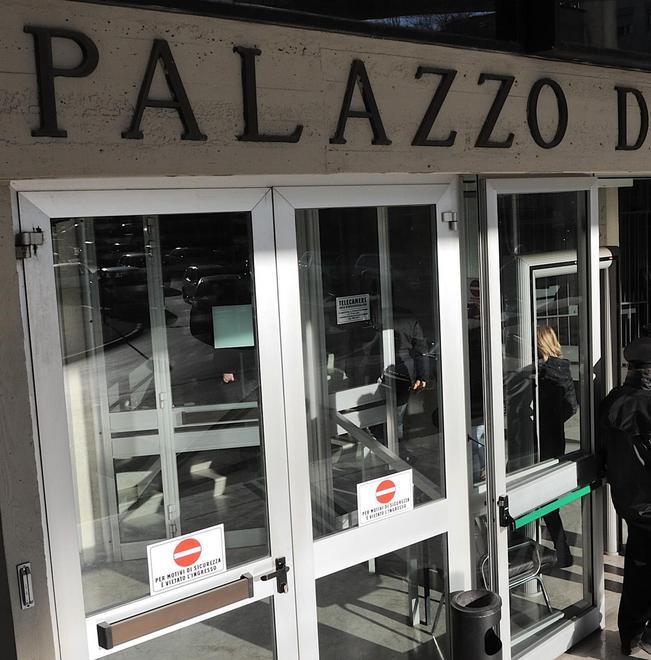 Calci e pugni alla compagna, a giudizio 