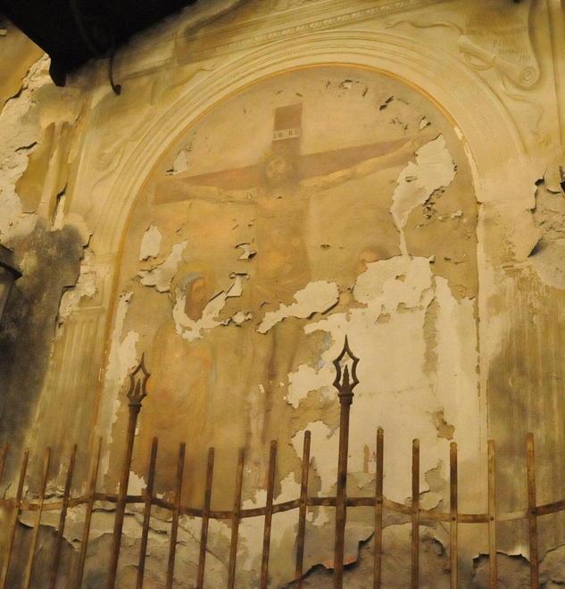 L’affresco del Crocifisso in degrado