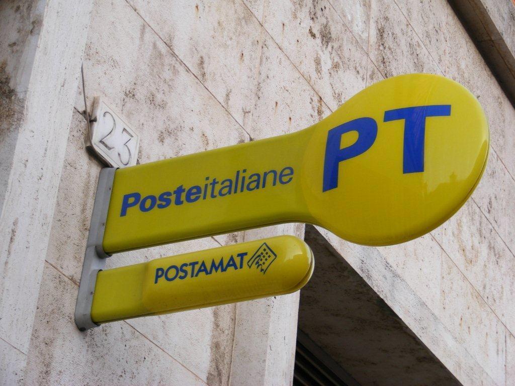 Alle Poste a giorni alterni fino a metà settembre sportelli con orari ridotti 
