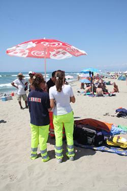 Turista tedesco muore in spiaggia a Viareggio 