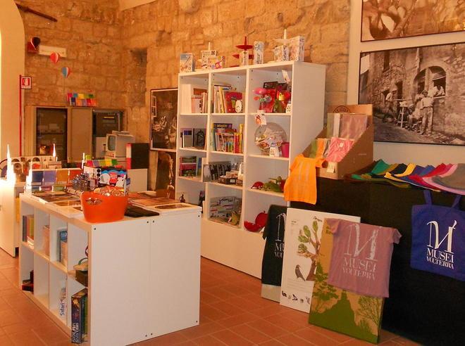 Aperitivi e concerti, i musei scacciano la crisi