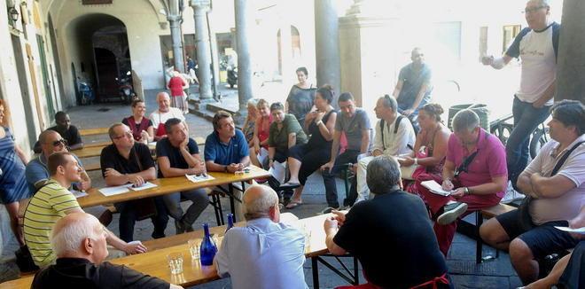 In piazza delle Vettovaglie commercianti esasperati 