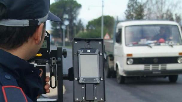 Autovelox mobile acceso anche di sera partono i controllli