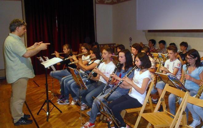 Attività nelle scuole, banda e gemellaggi 