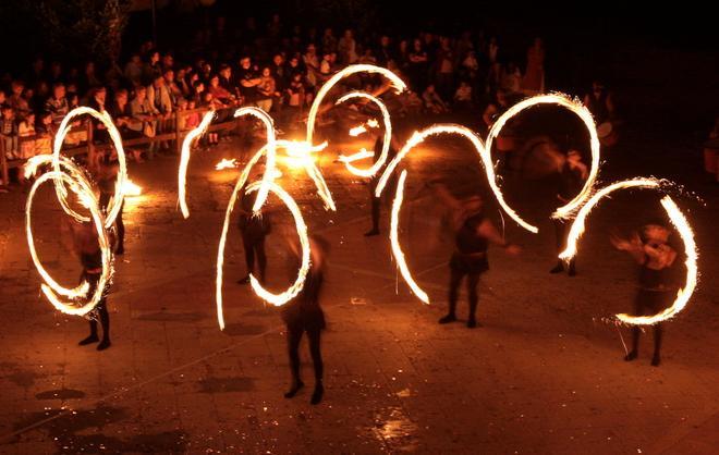 Maestà di Fuoco in piazza Dante 