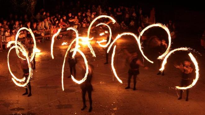 Maestà di Fuoco in piazza Dante
