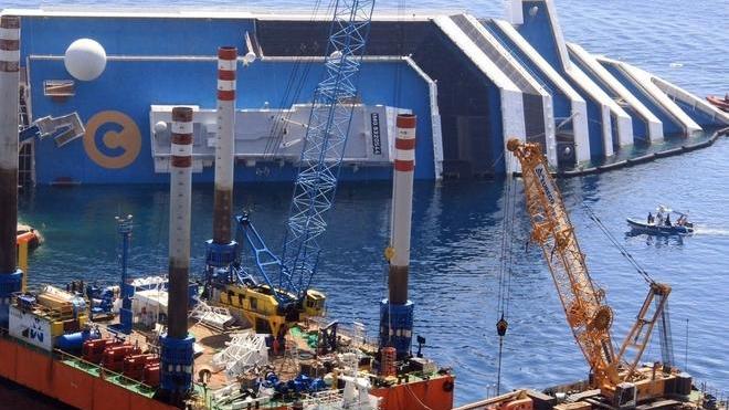 Concordia, sei mesi dal disastro Le famiglie francesi: «È un fiasco giudiziario»