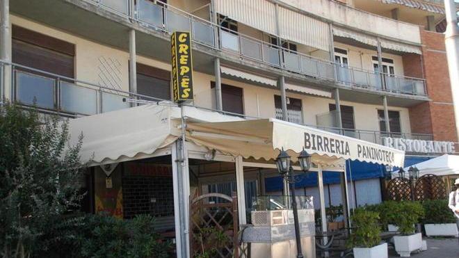 La compagna chiede aiuto nessuno scende in strada