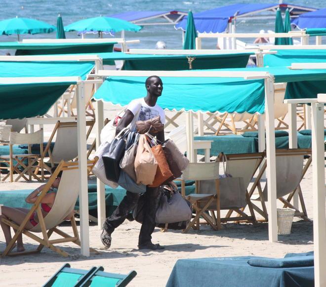 Una tassa di scopo contro gli abusivi 