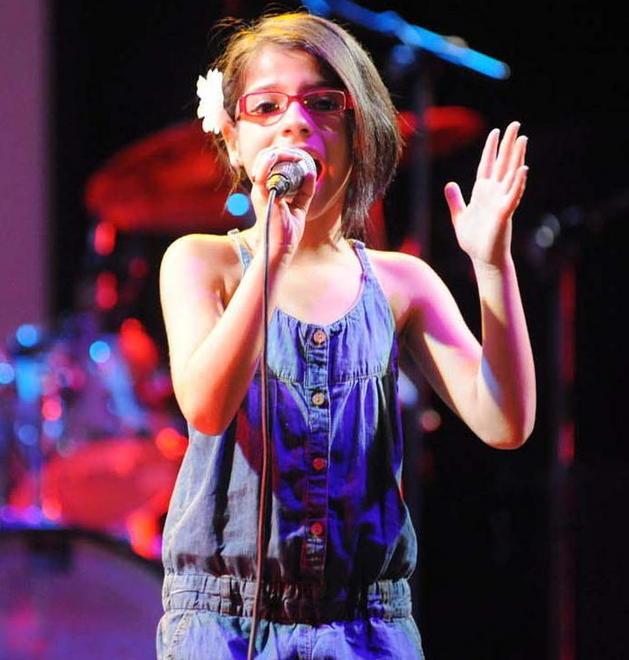 Alessia, cantante di otto anni vince la sezione giovani 