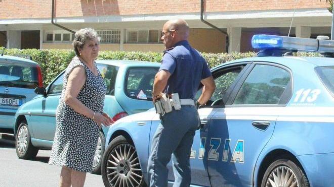 Scippa anziana alla Rosa e fugge sullo scooter