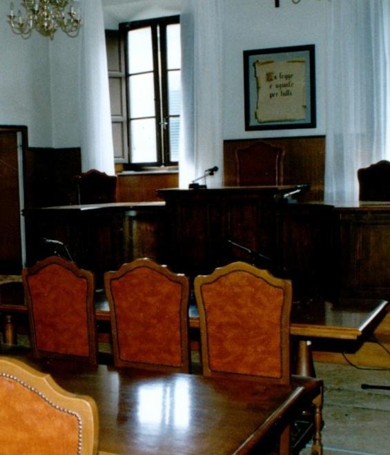 Ordina infissi per 56mila euro e non paga: nei guai per truffa