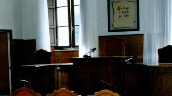 Ordina infissi per 56mila euro e non paga: nei guai per truffa
