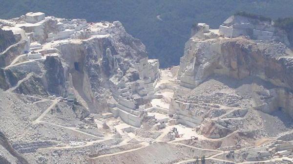 Granata (Fli): la commissione antimafia faccia chiarezza sul “nero” alle cave di Carrara