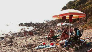 Gli rubano le foto del matrimonio e della nascita del figlio: appello al ladro