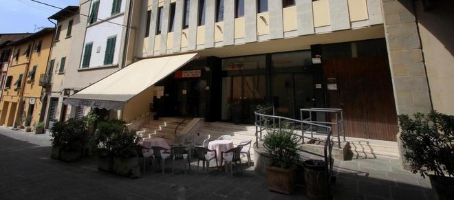 Cento volontari per un cinema da presenze record 
