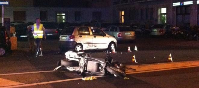 Violento scontro sul lungomare, grave scooterista 