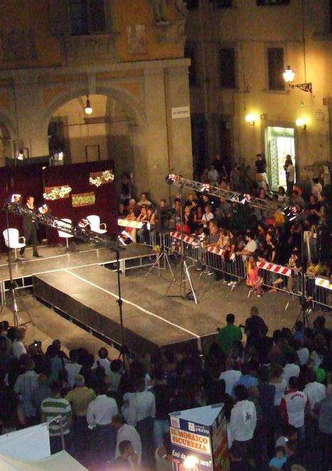Moda e arte, stasera sfilata in piazza del Municipio 