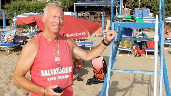 Rischia d’annegare, salvato dal bagnino e poi ricoverato