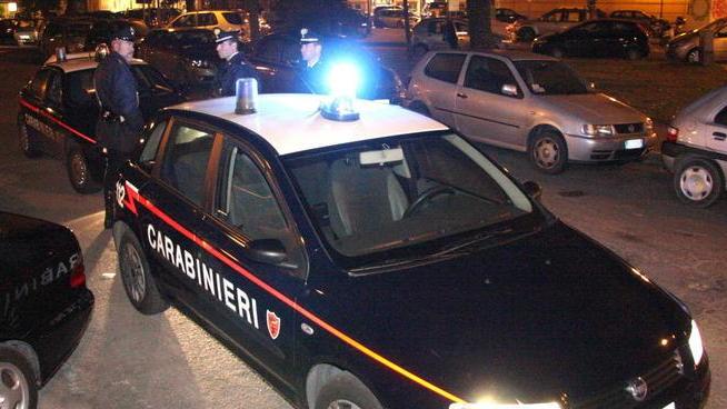 Coppia di ragazzini derubata in spiaggia