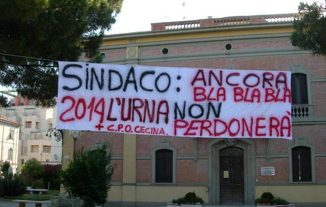 Sanità, striscione contro il sindaco 