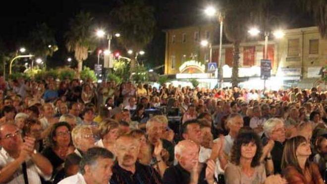 Gran folla per il concerto dei Camaleonti