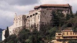 Vandalismi al castello danni per migliaia di euro