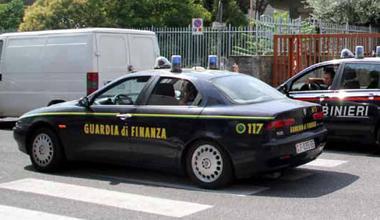 Sequestrata merce taroccata Trovata la base di vendita 
