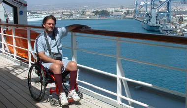 «Sponsor sparito», gli amici del disabile pagano la carrozzina 