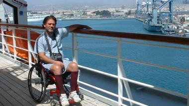 «Sponsor sparito», gli amici del disabile pagano la carrozzina