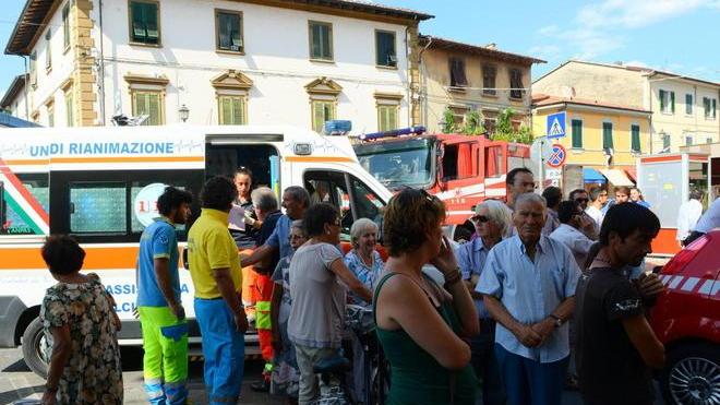 Incendio distrugge un appartamento, famiglia in fuga