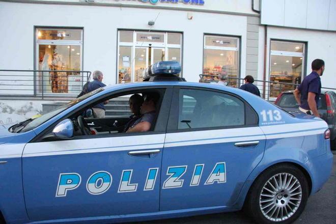 Rapina in un minimarket, via l’incasso della giornata 