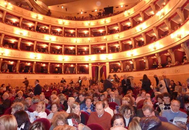 Contro la crisi, il teatro come la “polis” 