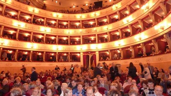 Contro la crisi, il teatro come la “polis”