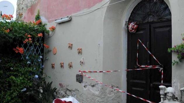 Anziano nel sonno rischia di morire nell’incendio di casa