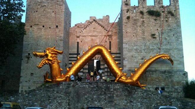 Il dragone cinese sul Castello dell’Imperatore