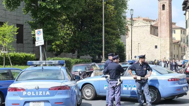 Derubato e truffato da finto funzionario di polizia